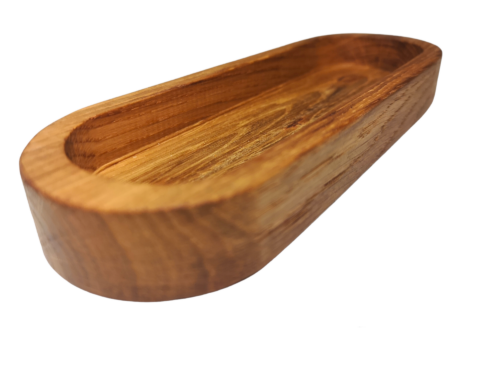 Vide-poche en bois de chêne massif, conçu par Manufacture Dubosc et Fils. Accessoire artisanal élégant et pratique pour organiser vos objets de bureau ou de maison, tout en apportant une touche de charme rustique. Disponible sur notre boutique en ligne.