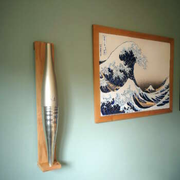 Support torche Olympique Paris 2024 en bois massif pour torche olympique Paris 2024, design élégant et stable.