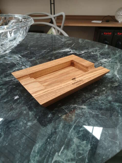 Cendrier en bois massif artisanal fait main – Disponible sur notre boutique