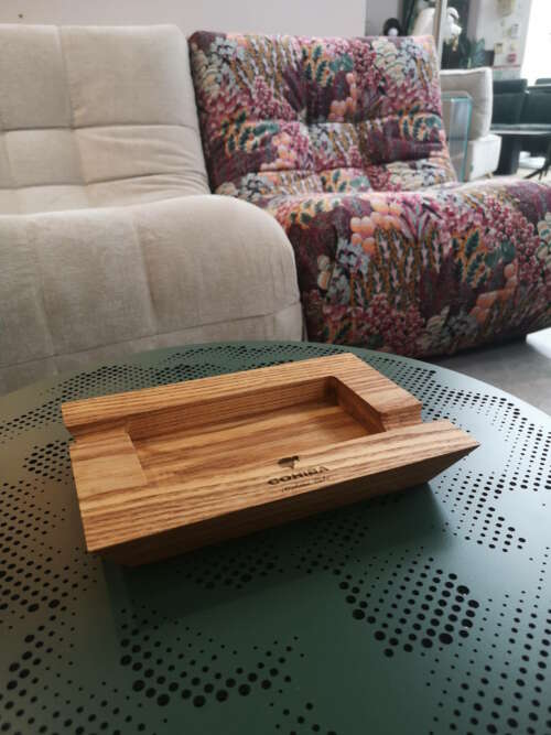 Cendrier en bois massif artisanal, accessoire élégant pour fumeurs exigeants