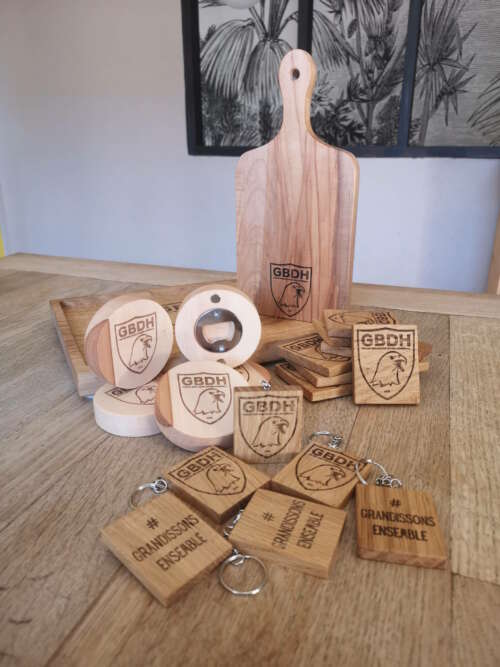 Cadeaux et objets promotionnels en bois massif gravé GBDH