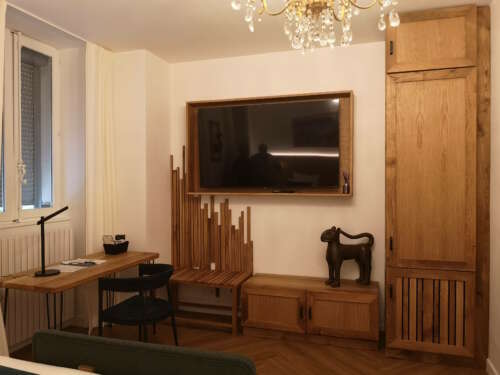 Mobilier TV éco-conçu en bois massif local