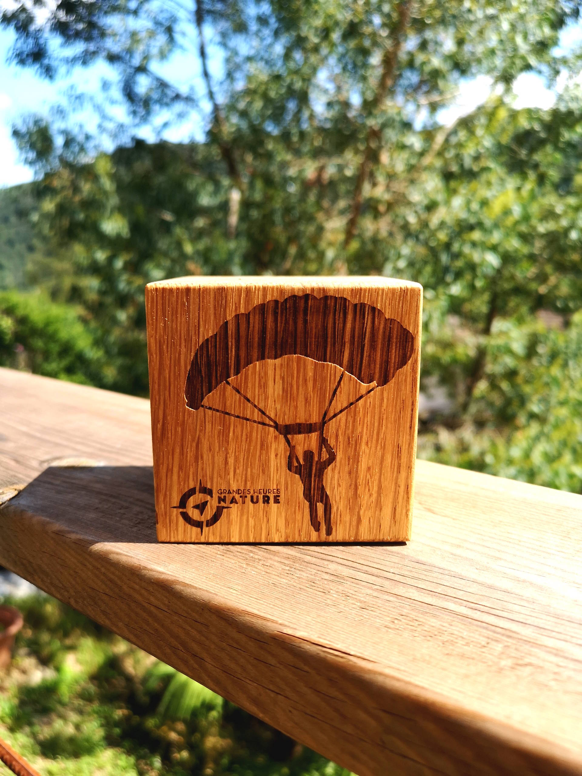 Trophées Besançon Vol Libre en bois massif fabriqués artisanalement par la Manufacture Dubosc & Fils, en partenariat avec Grand Besançon Métropole et Grandes Heures Nature.