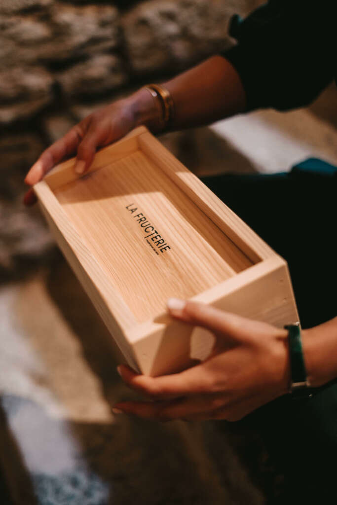 Boîte à comté en bois massif fabriquée artisanalement pour La Fructerie par la Manufacture Dubosc et Fils.