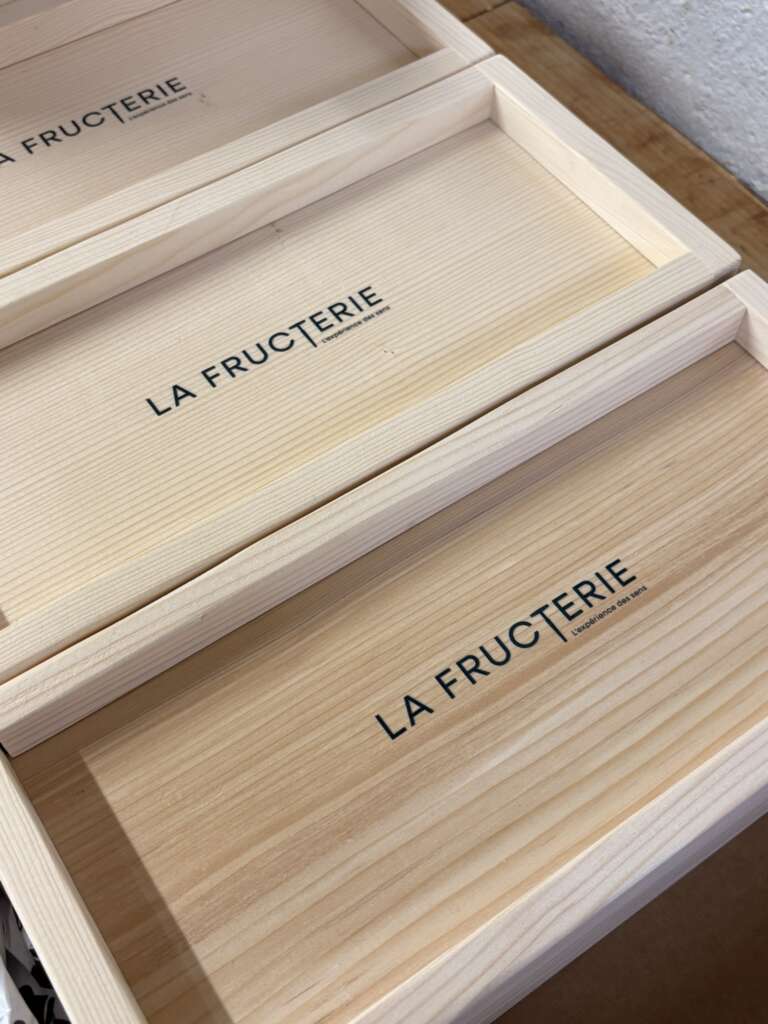 Boîtes à Comté en sapin du Doubs fabriquées artisanalement pour Juhn Event par la Manufacture Dubosc et Fils